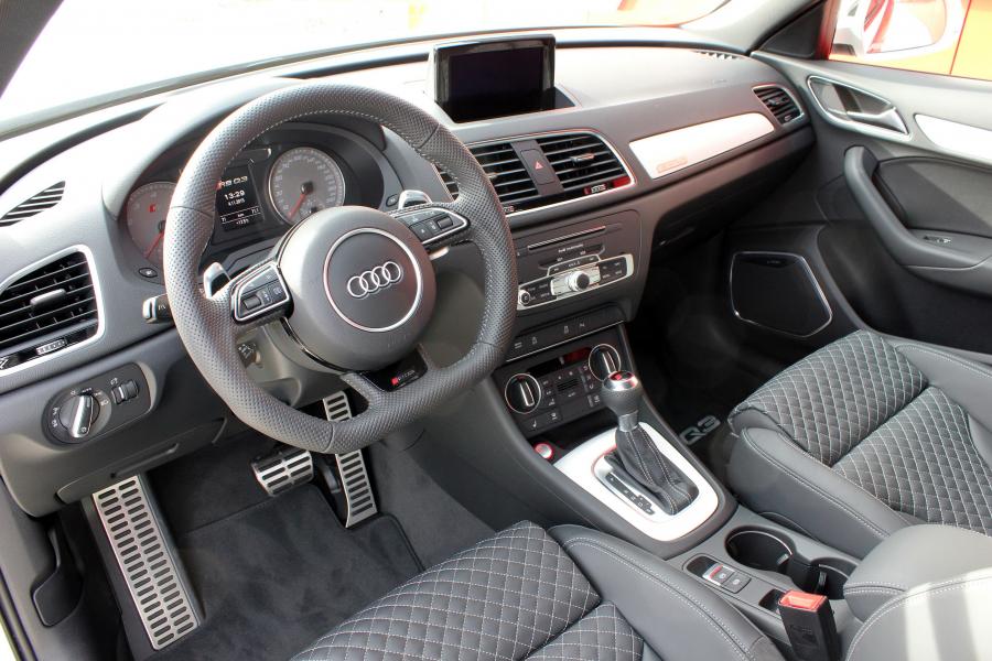 Интерьер Audi RS Q3 by ABT 2015 года  (фото 8 из 8)